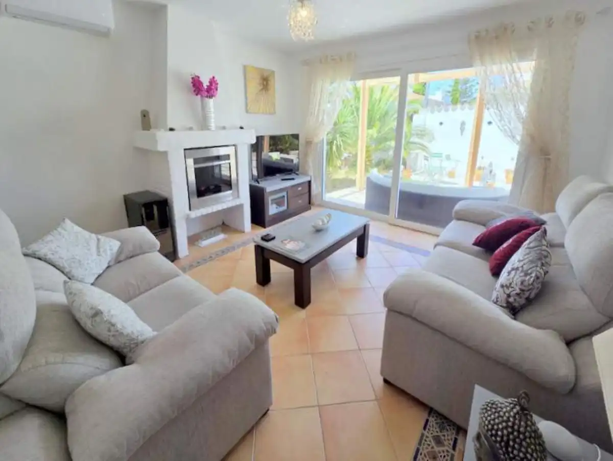 Sala d'estar de Casa o xalet en venda en Manilva amb Aire condicionat
