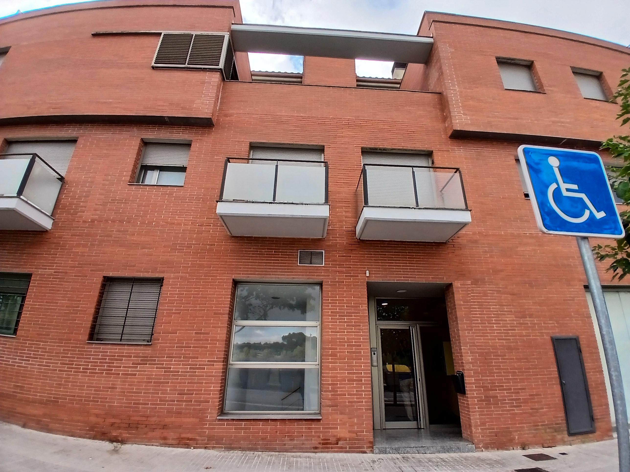 Vista exterior de Dúplex en venda en Vilanova del Vallès amb Calefacció