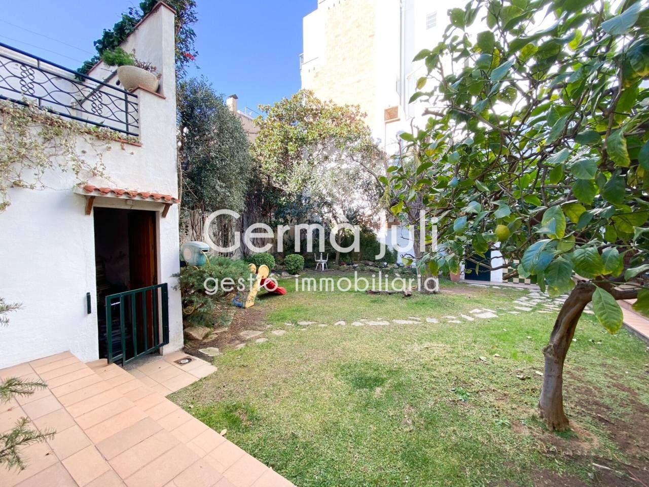 Garden of Single-family semi-detached for sale in Badalona  with Air Conditioner, Heating and Private garden