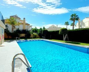 Piscina de Casa o xalet en venda en Marbella