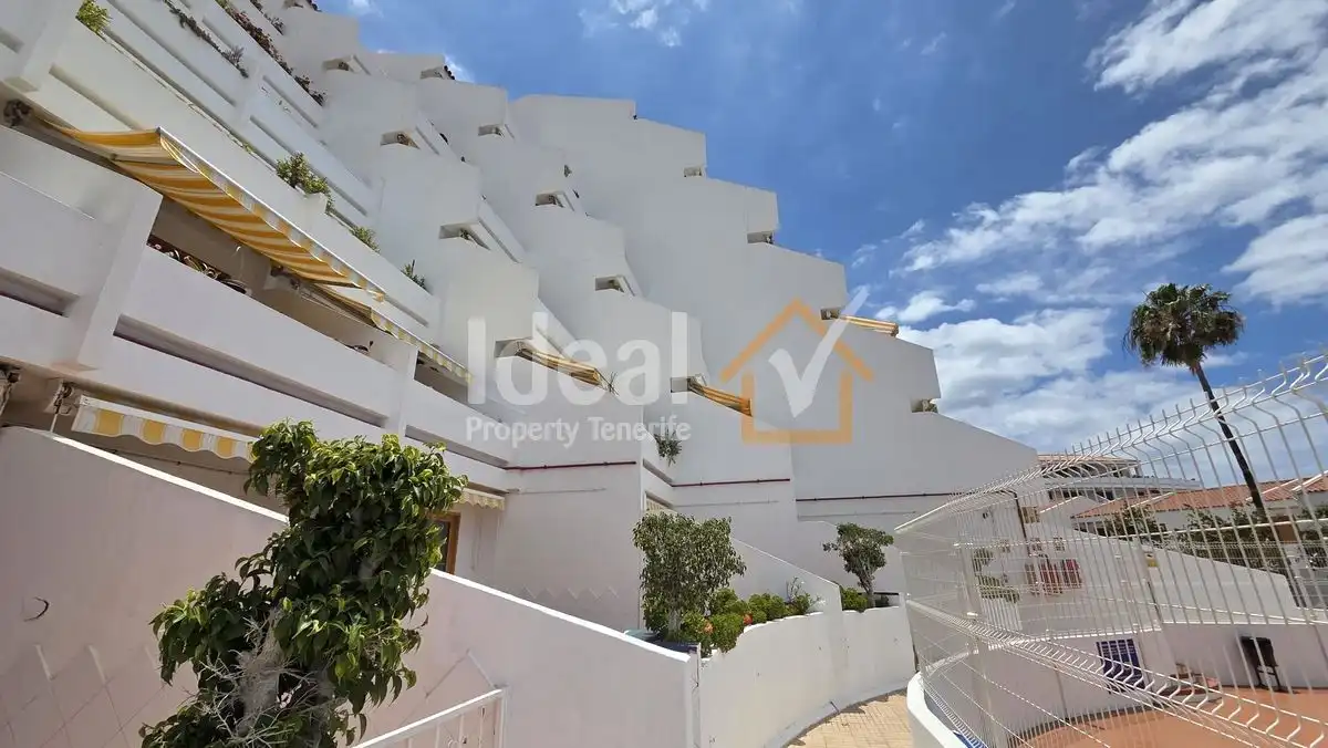 Vista exterior de Apartament en venda en Adeje amb Terrassa i Moblat
