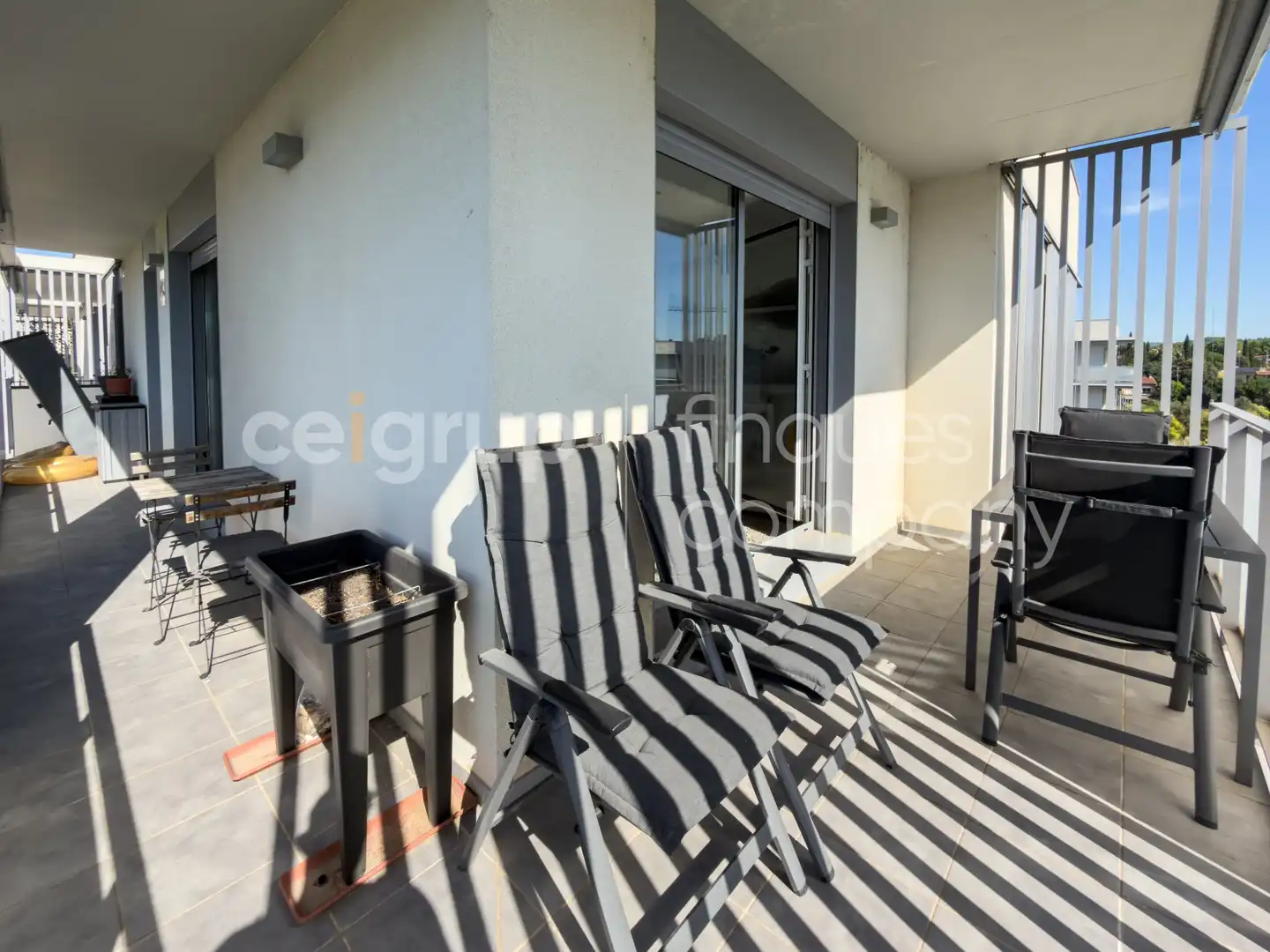 Terrasse von Wohnung zur Miete in Girona mit Heizung, Abstellraum und Schwimmbad