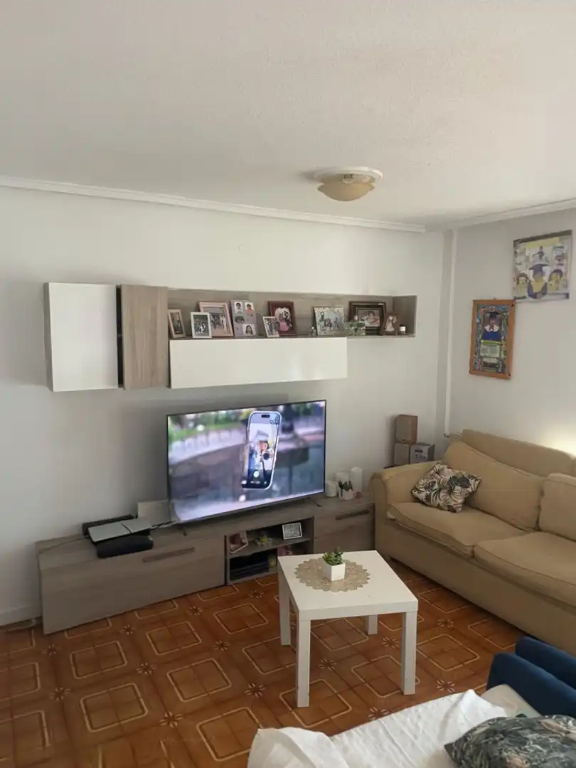 Sala d'estar de Pis en venda en Torrelavega  amb Calefacció i Balcó