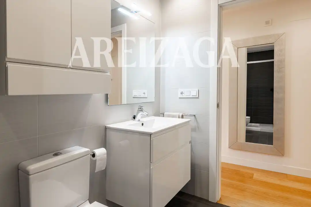 Bany de Apartament en venda en Donostia - San Sebastián  amb Calefacció, Terrassa i Traster