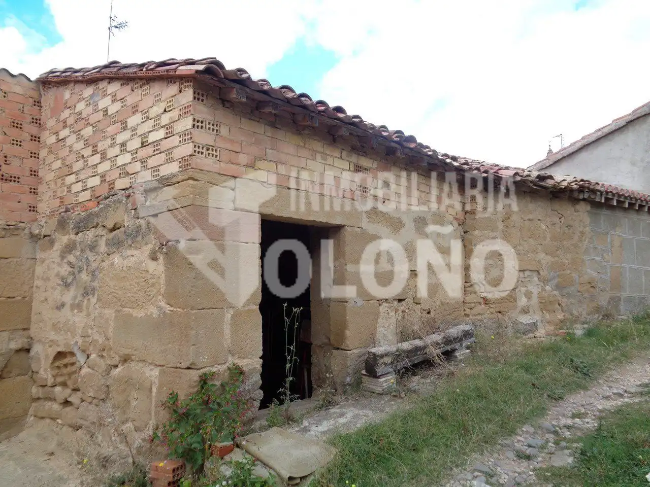 Houses for sale in Briones  with Terrace, Storage room and Furnished