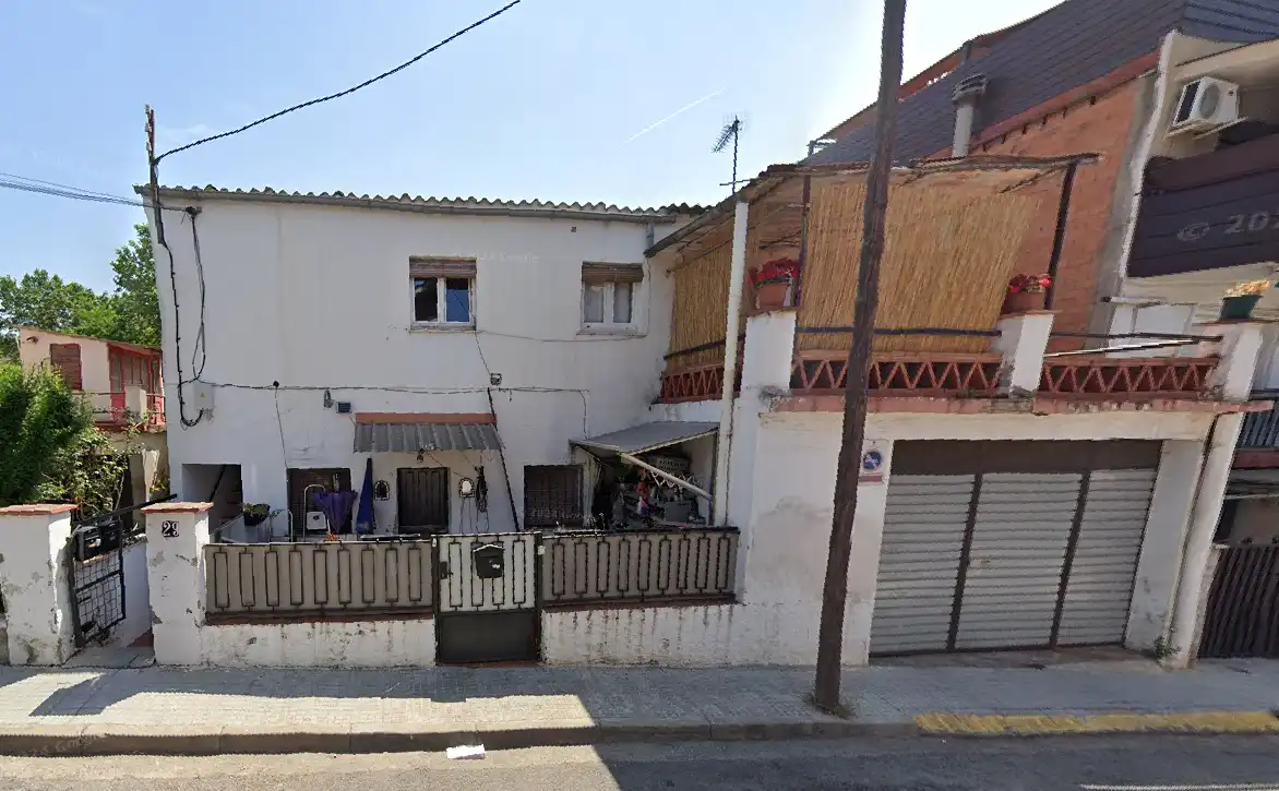 Vista exterior de Casa o chalet en venta en Rubí con Balcón y Alarma