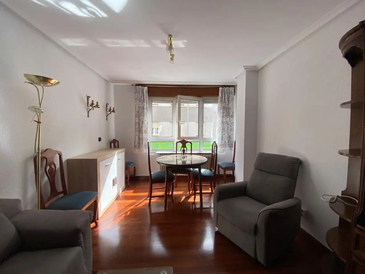Sala d'estar de Apartament de lloguer en León Capital  amb Calefacció i Moblat