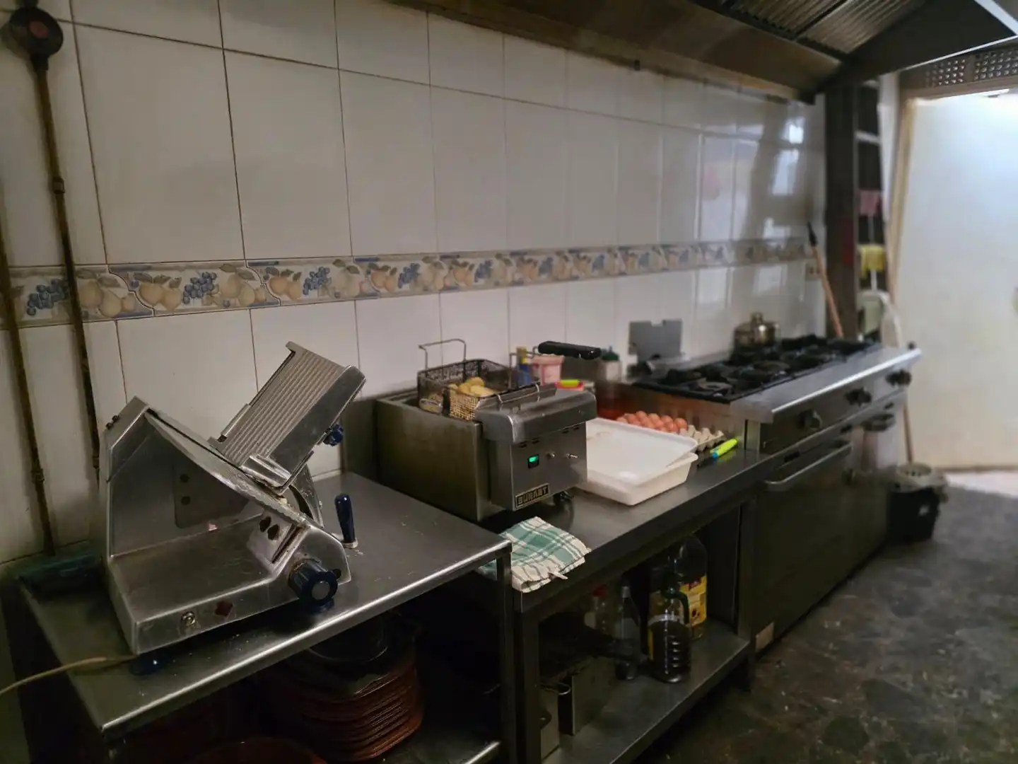 Cuina de Local de lloguer en Amposta amb Aire condicionat i Moblat