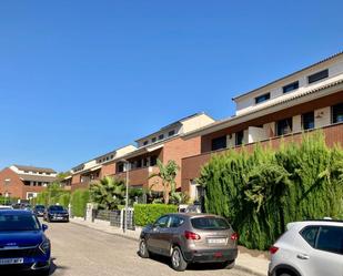 Exterior view of Single-family semi-detached to rent in Gelves  with Air Conditioner, Terrace and Balcony