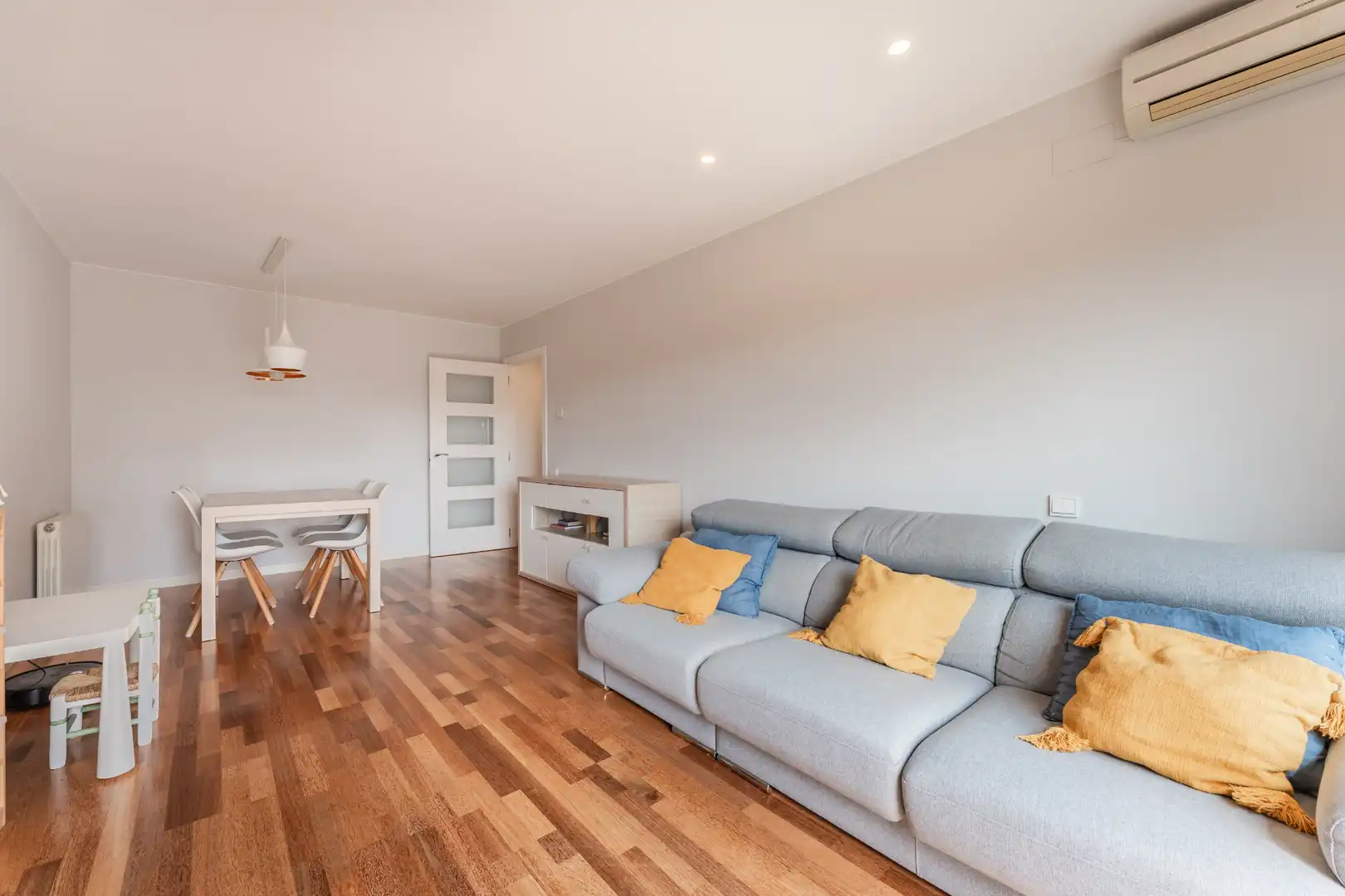 Living room of Flat for sale in Can Illa