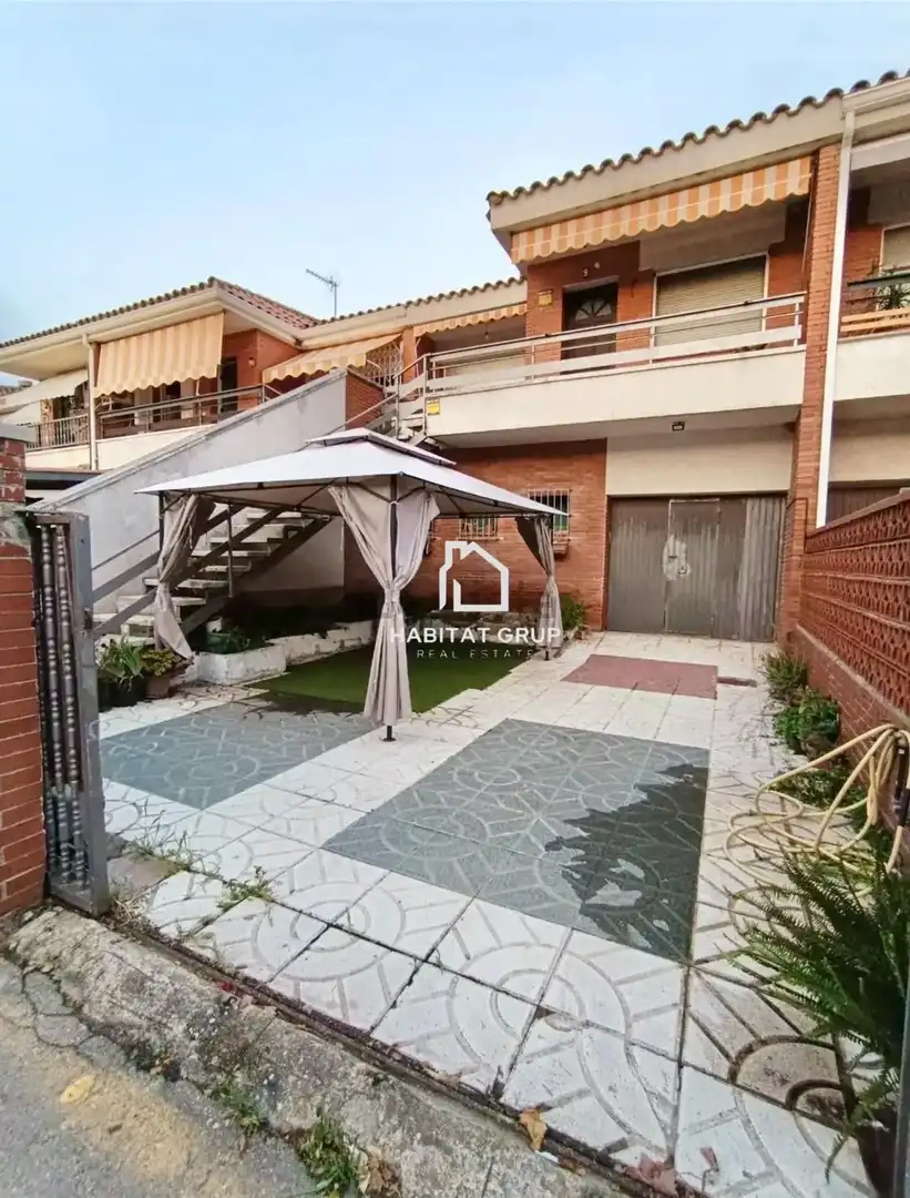 Vista exterior de Casa o xalet en venda en Tarragona amb Aire condicionat, Calefacció i Jardí privat