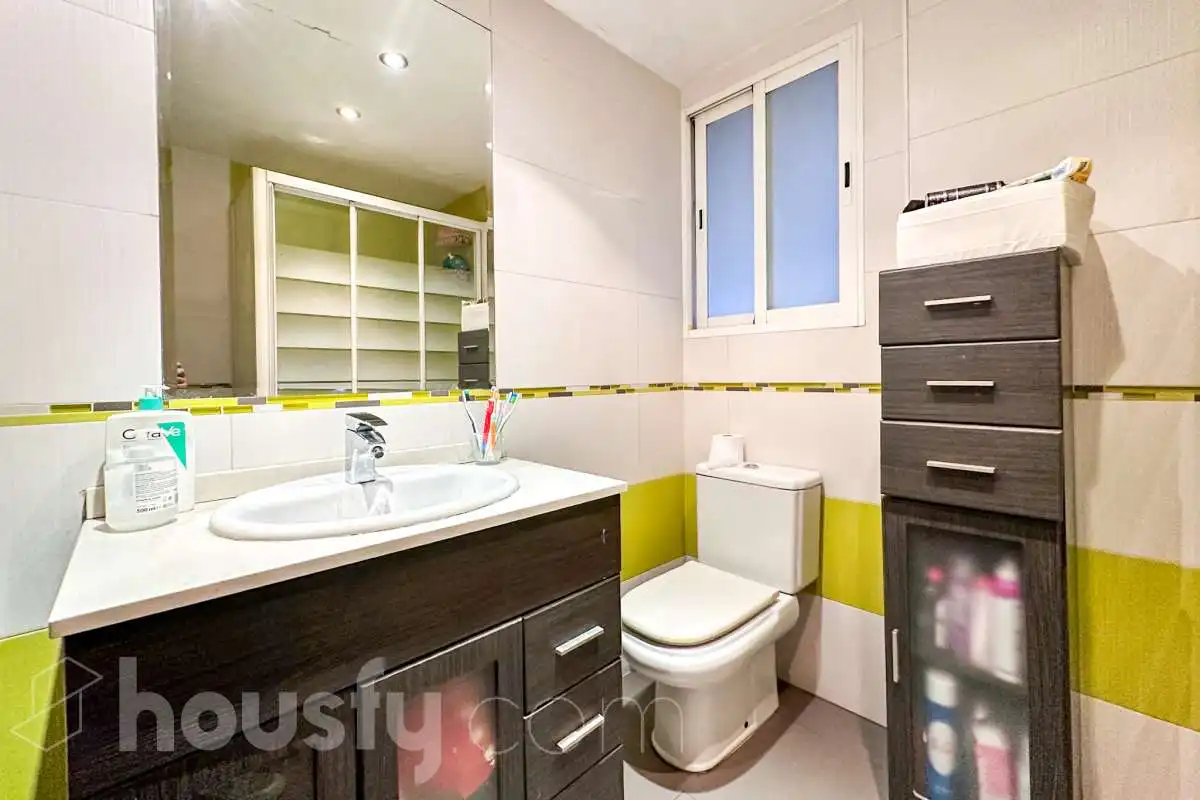 Bathroom of Flat for sale in Móstoles  with Air Conditioner, Terrace and Storage room