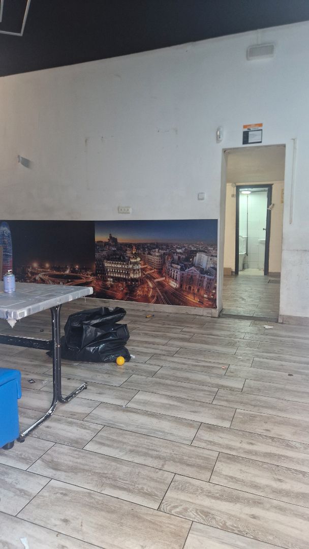 Local en venda en L'Hospitalet de Llobregat amb Aire condicionat