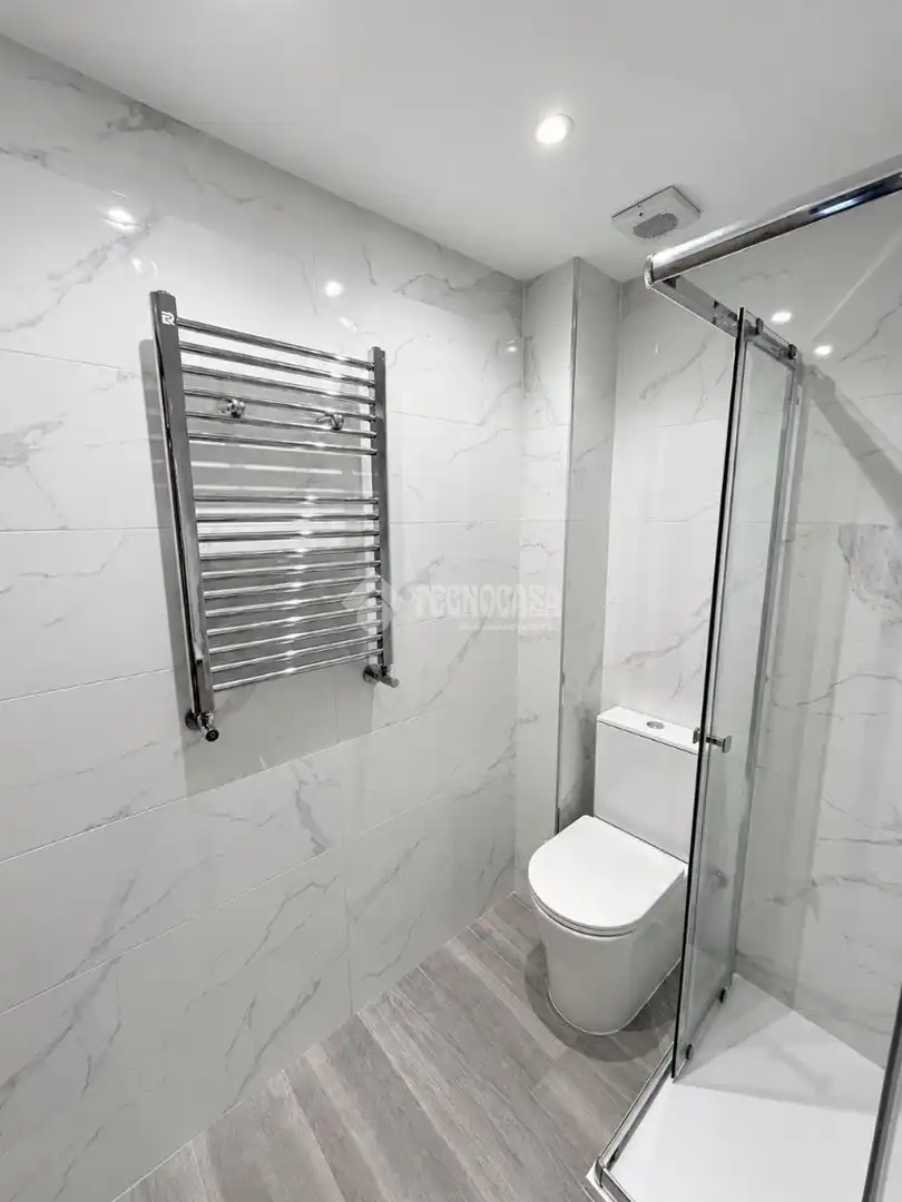 Baño de Piso en venta en Madrid con Aire acondicionado, Calefacción y Terraza