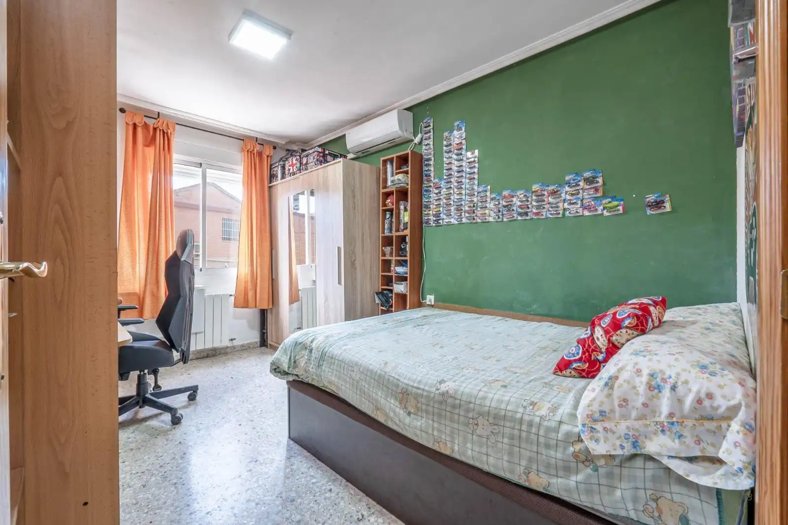 Bedroom of Flat for sale in Granada  with Air Conditioner, Heating and Terrace