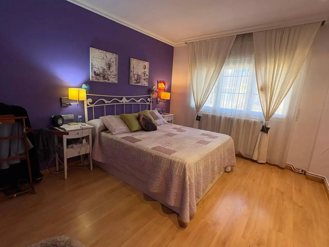 Habitación de Casa adosada en venta en Binéfar con Aire acondicionado, Calefacción y Jardín privado