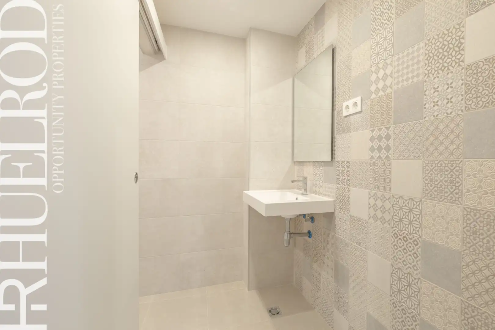 Badezimmer von Maisonette zum Verkauf in Badalona mit Klimaanlage, Heizung und Parkett