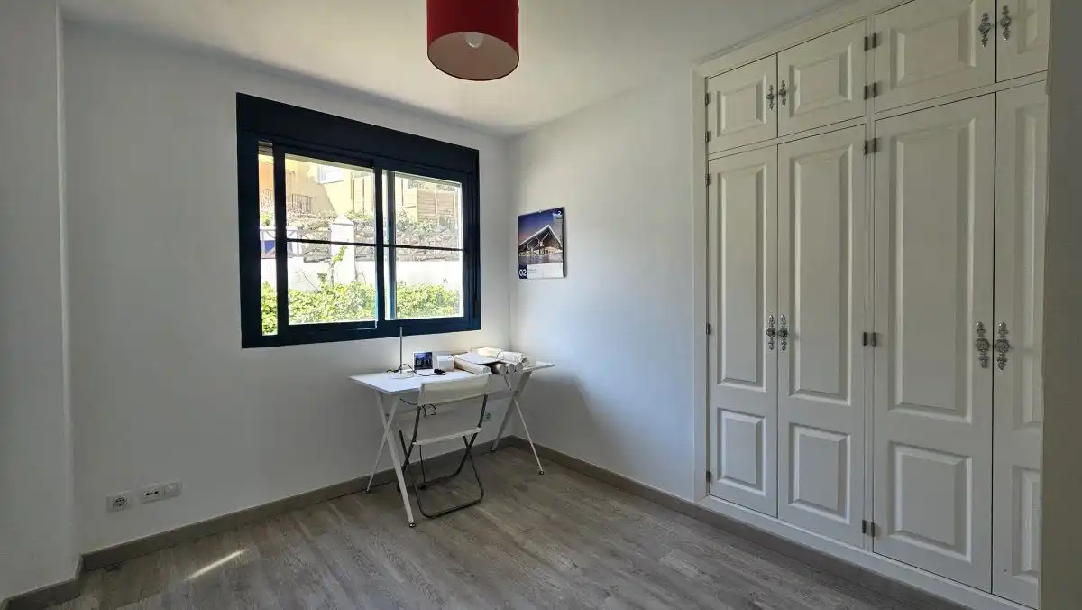 Schlafzimmer von Wohnungen zum Verkauf in La Alcaidesa mit Klimaanlage, Heizung und Terrasse