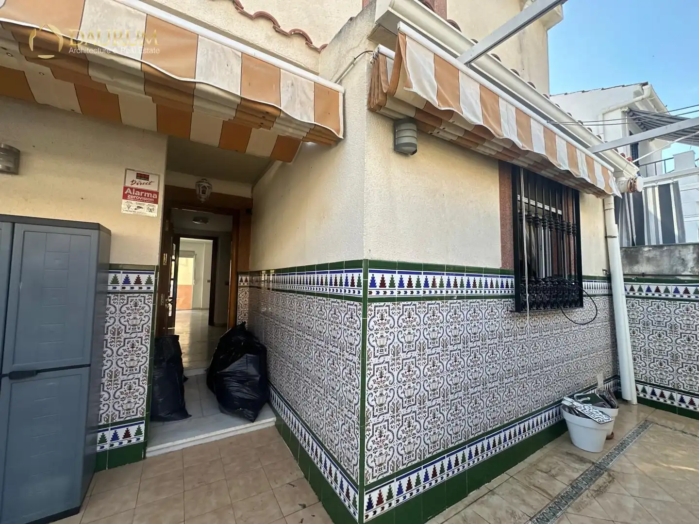 Vista exterior de Casa adosada en venda en Sevilla amb Aire condicionat, Calefacció i Terrassa