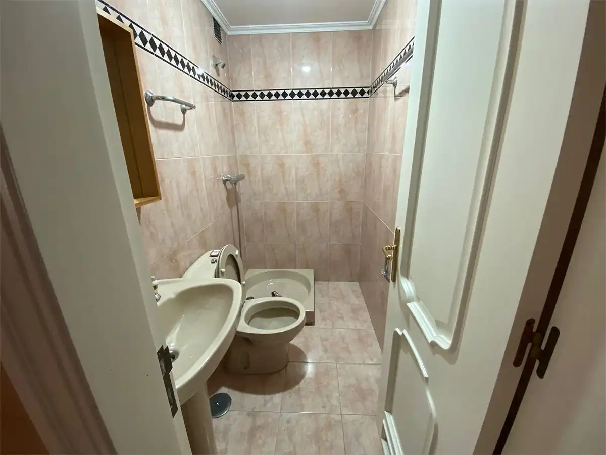 Baño de Piso en venta en Oviedo  con Calefacción