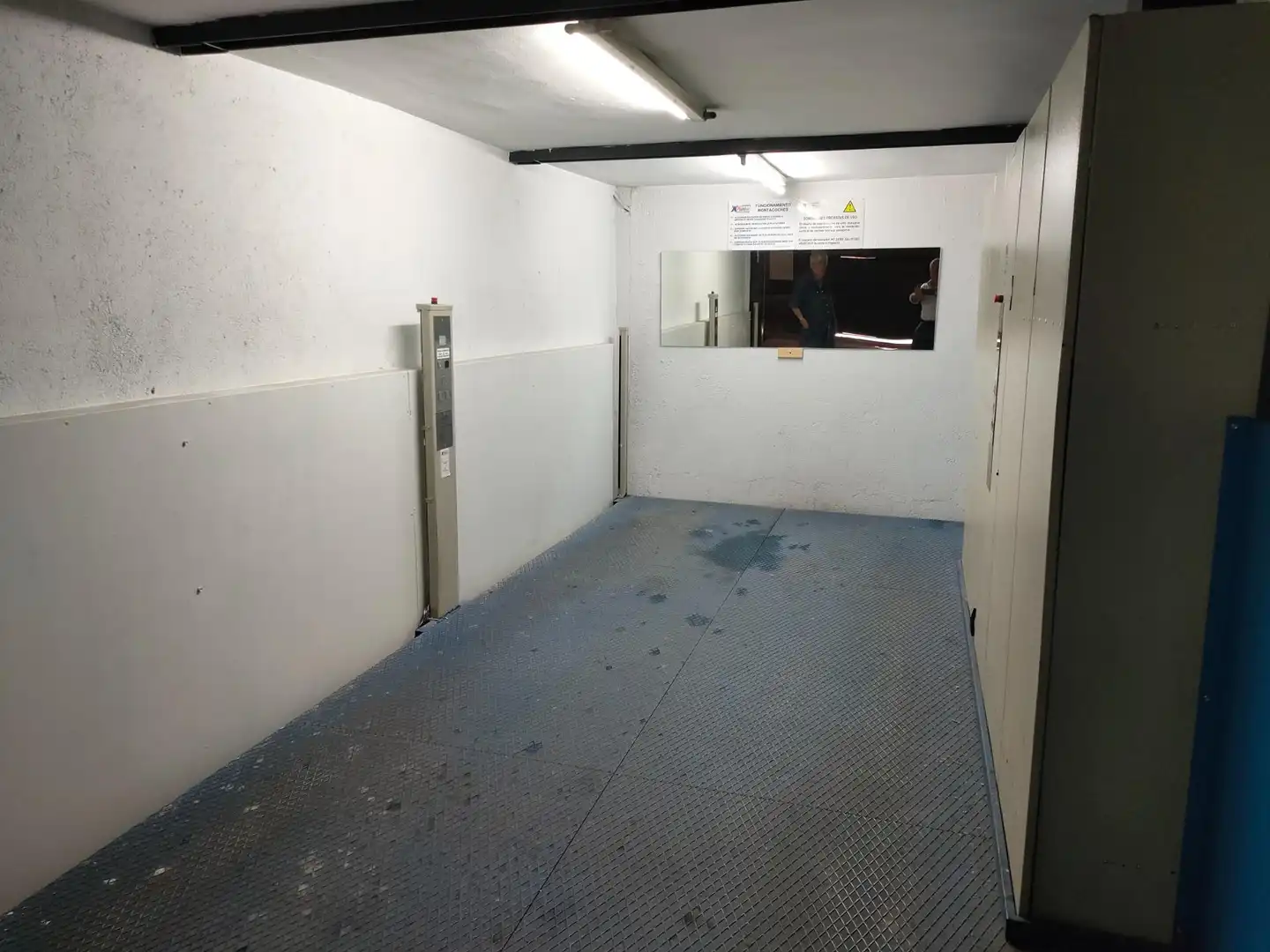 Garage for sale in Madrid
