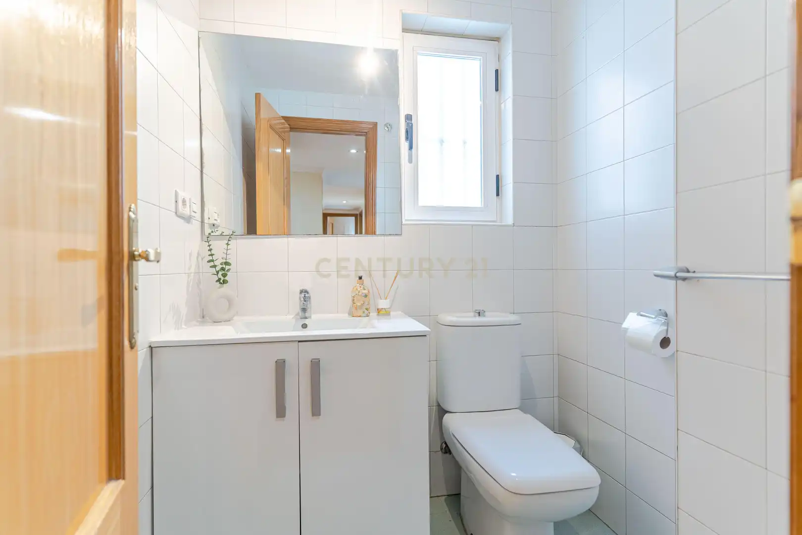 Baño de Apartamento en venta en Albolote con Aire acondicionado, Lavadora y Microondas