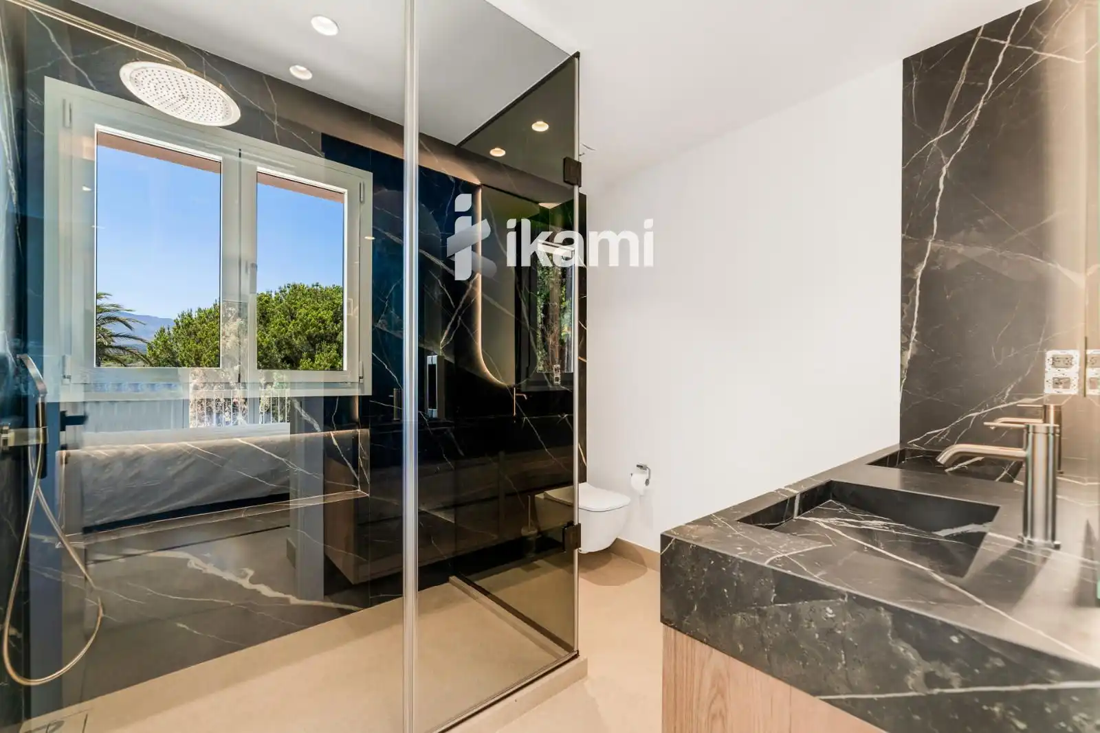 Baño de Casa adosada en venta en Estepona con Aire acondicionado, Terraza y Piscina
