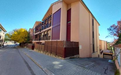 Vista exterior de Pis en venda en Manzanares El Real amb Calefacció, Jardí privat i Parquet