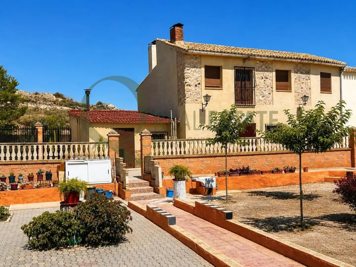 Vista exterior de Casa o chalet en venta en Villena con Jardín privado, Piscina y Amueblado