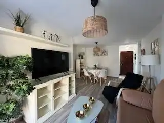 Sala de estar de Piso en venta en Alcalá de Guadaira con Aire acondicionado, Calefacción y Parquet