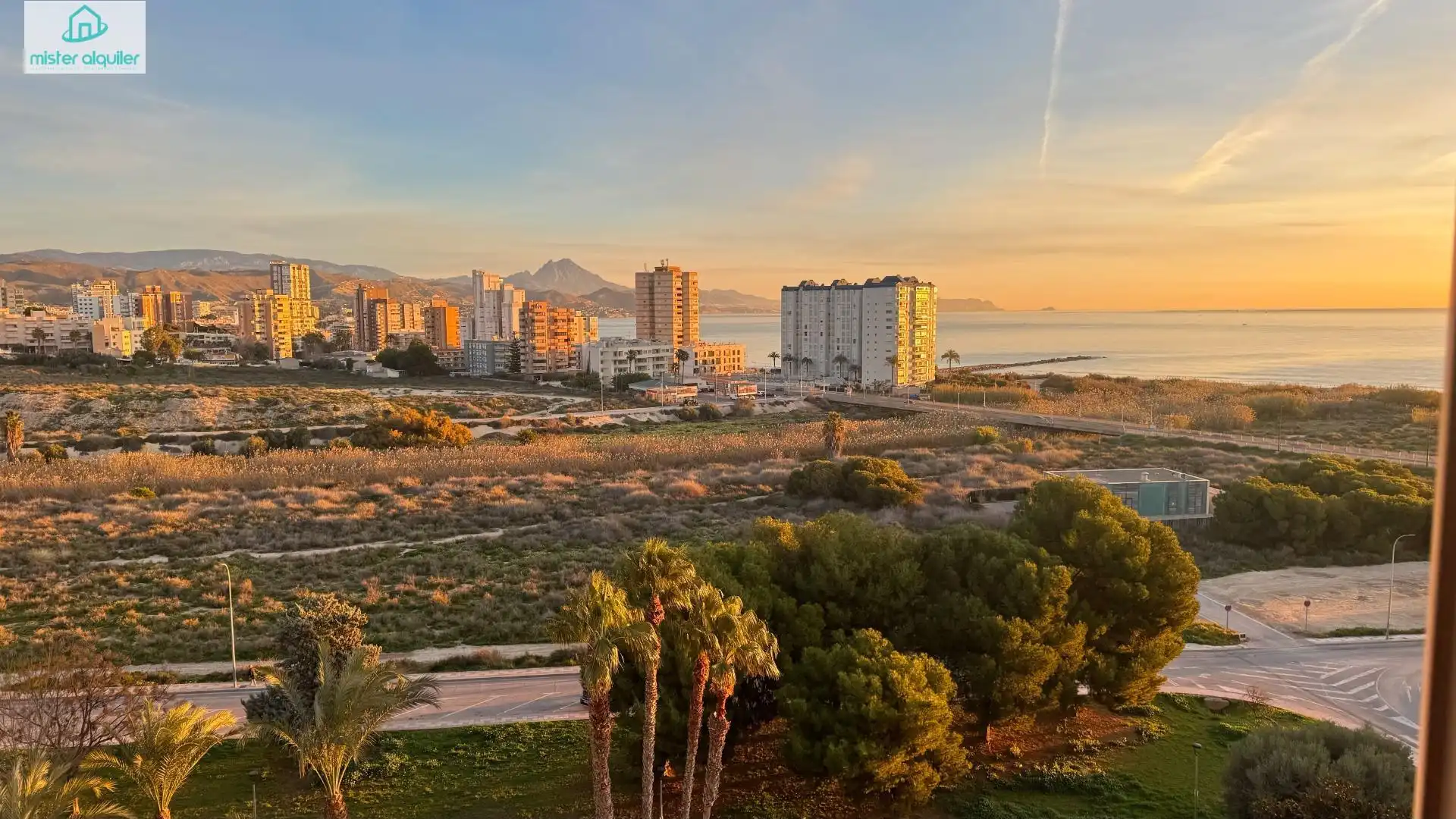 Vista exterior de Apartament en venda en El Campello amb Aire condicionat, Calefacció i Jardí privat