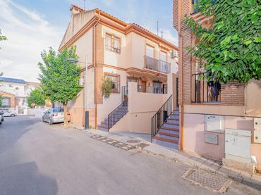 Maison mitoyenne avec balcon à vendre à Híjar
