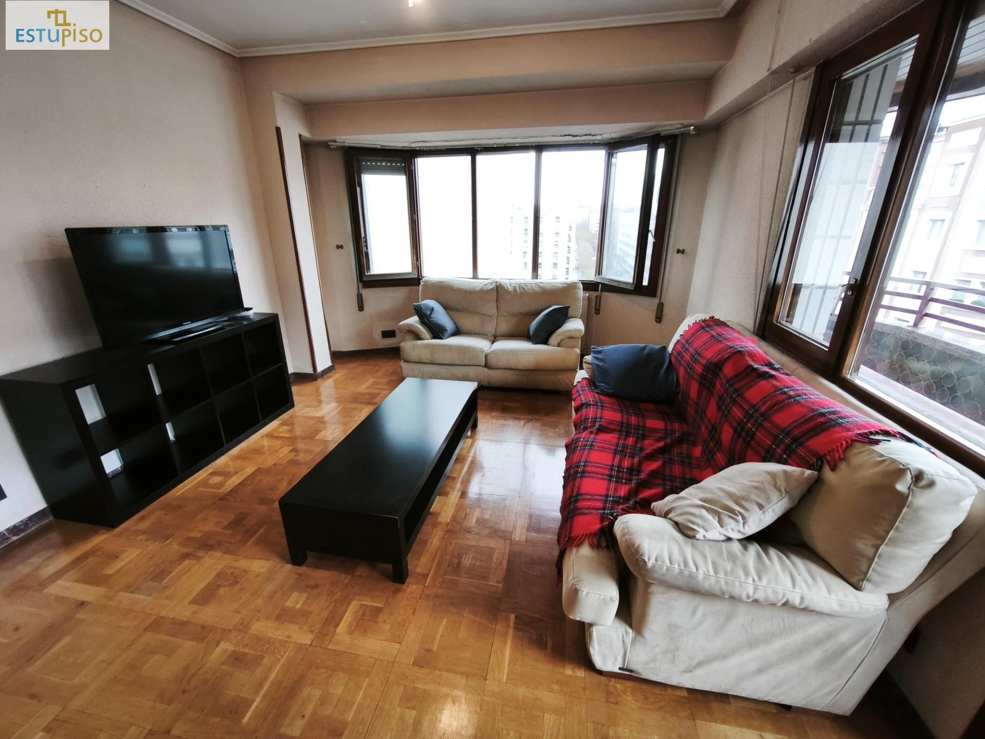 Sala d'estar de Pis en venda en Vitoria - Gasteiz amb Parquet, Terrassa i Traster