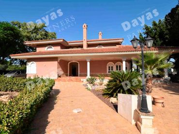 Villa con piscina in vendita a Redován