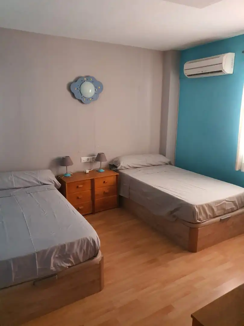 Dormitori de Apartament de lloguer en Fuengirola amb Aire condicionat, Calefacció i Terrassa
