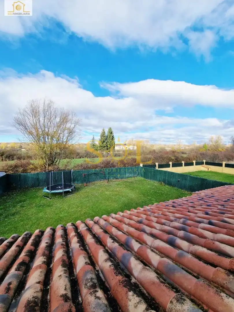 Jardín de Casa o chalet en venta en Villaquilambre con Calefacción, Jardín privado y Parquet