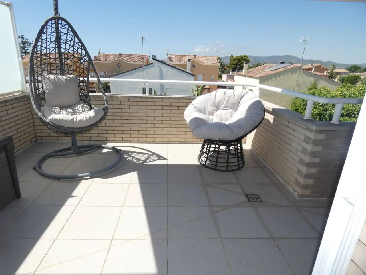 Terrasse von Einfamilien-Reihenhaus zum Verkauf in Benicarló mit Klimaanlage, Heizung und Privatgarten