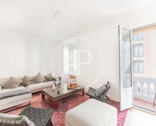 Living room of Flat to rent in  Madrid Capital  with Air Conditioner, Heating and Furnished