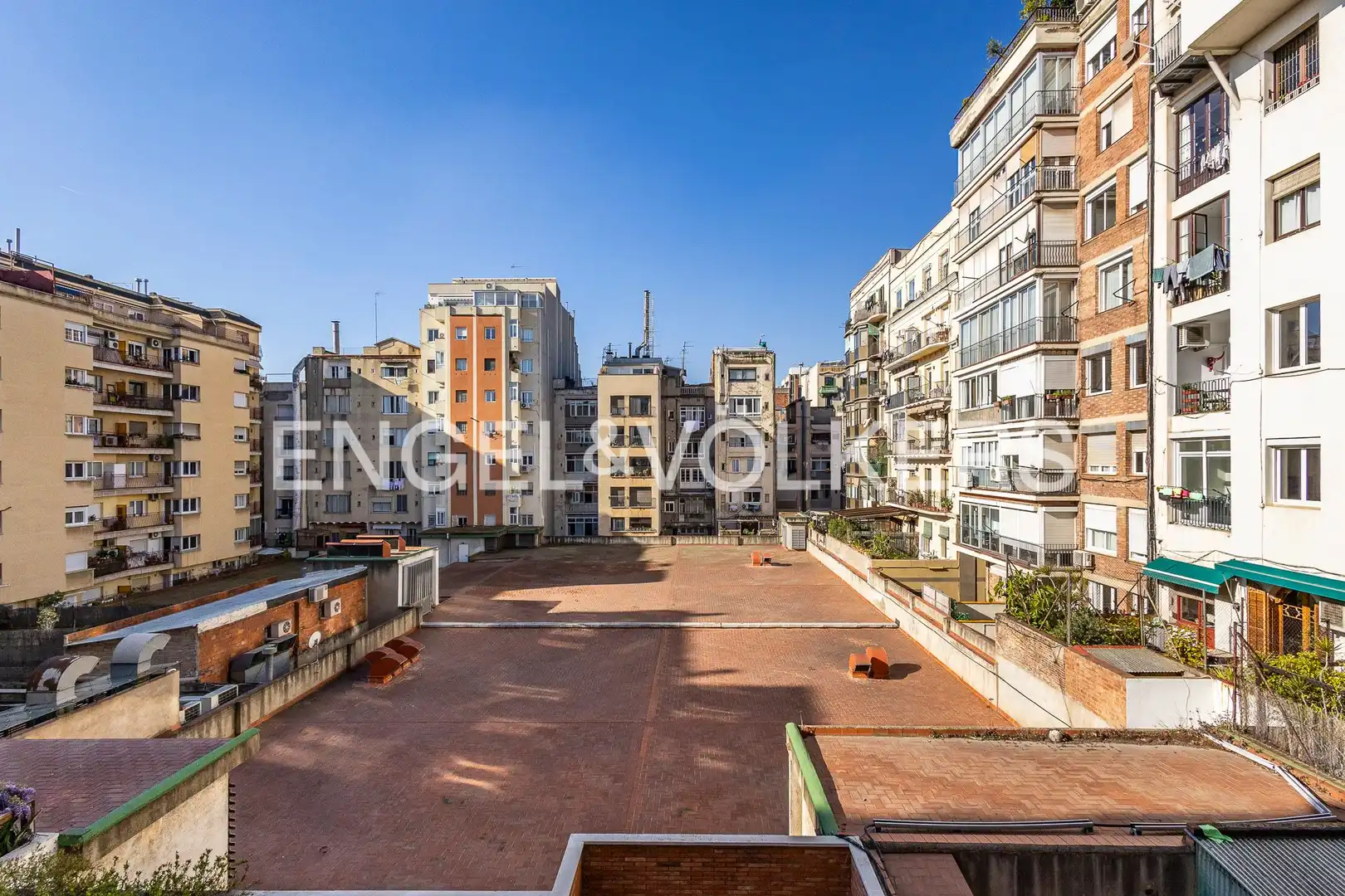 Außenansicht von Wohnung zum Verkauf in Barcelona mit Klimaanlage, Heizung und Parkett