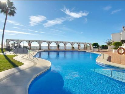 Piscina de Casa adosada en venda en Benalmádena amb Aire condicionat, Calefacció i Jardí privat