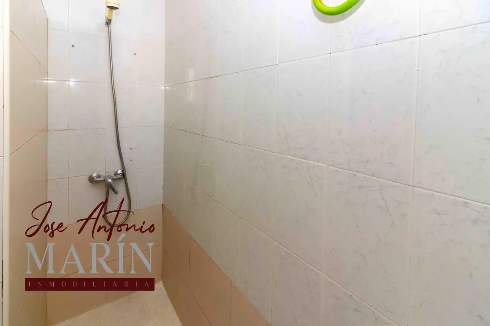 Bathroom of Houses for sale in Valdelacalzada