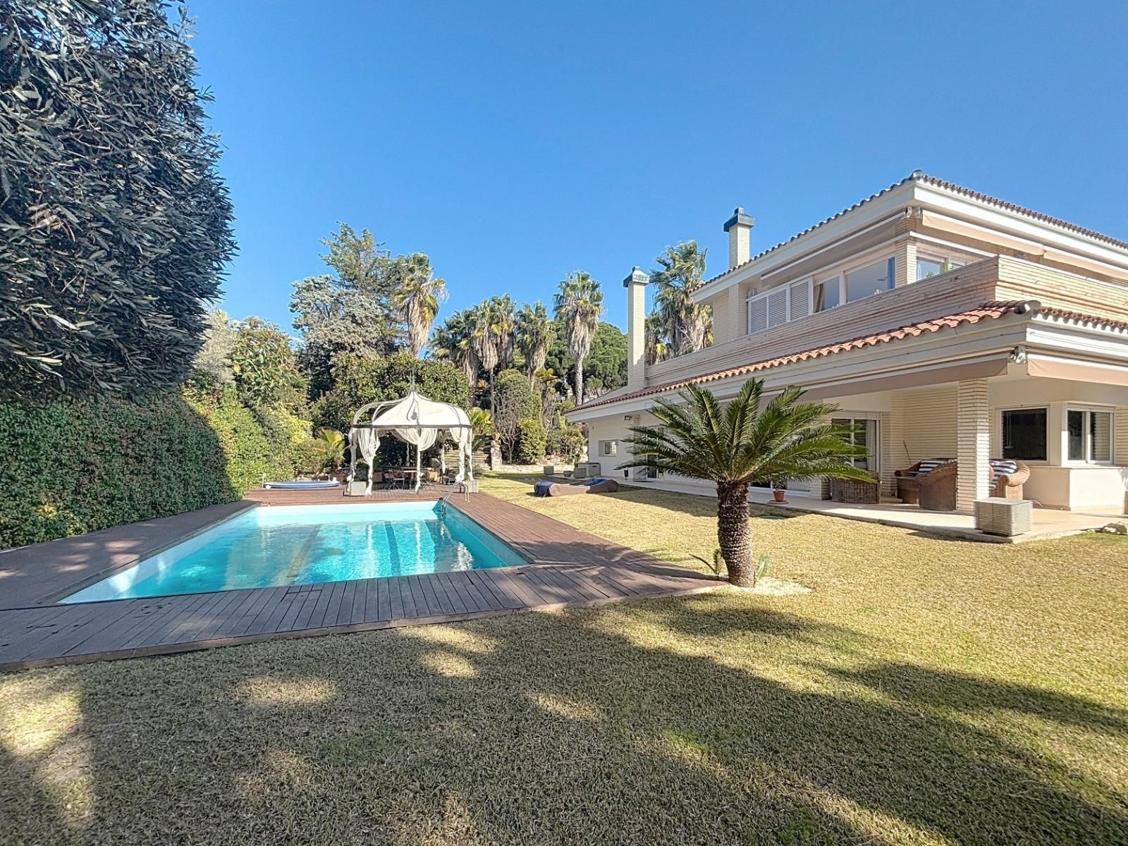 Piscina de Casa o xalet en venda en Alella amb Aire condicionat, Calefacció i Jardí privat
