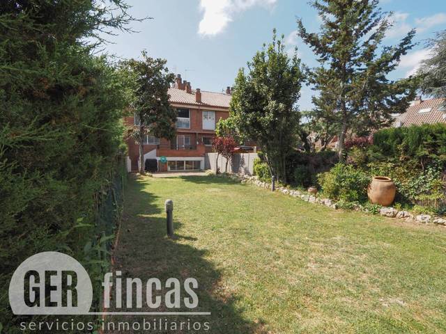 Casa-chalet en Venta en Avenida Abat Marcet en Zona Esportiva