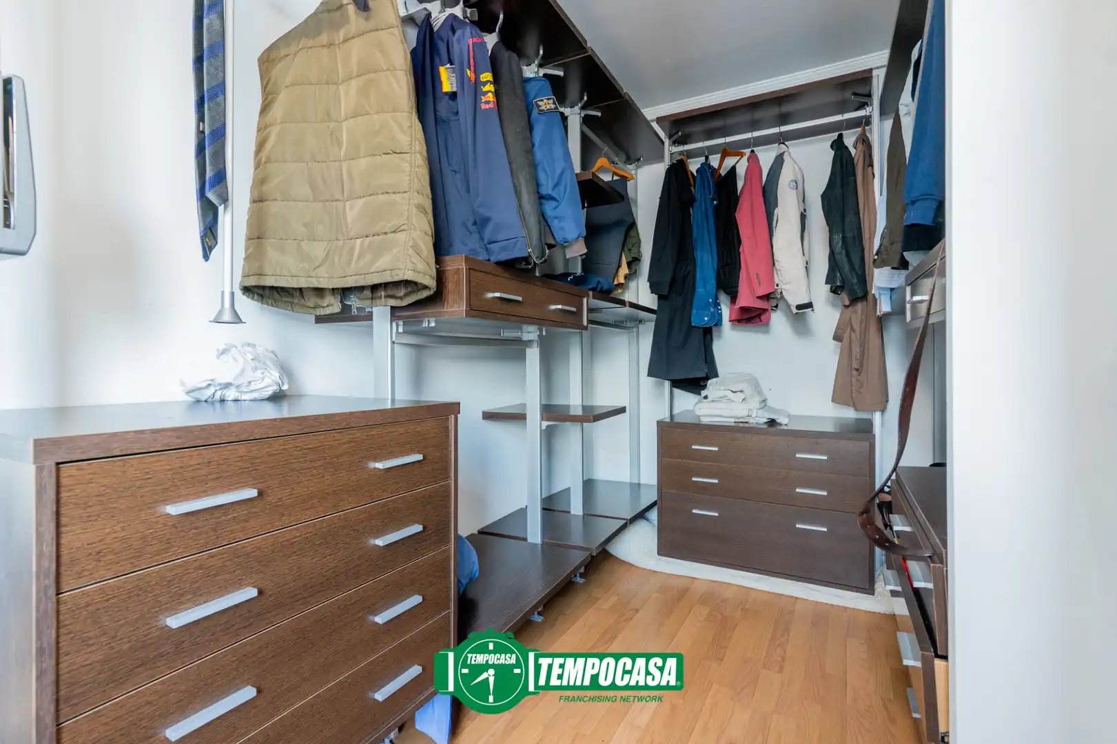 Wohnung zum Verkauf in Valencia mit Klimaanlage, Parkett und Terrasse