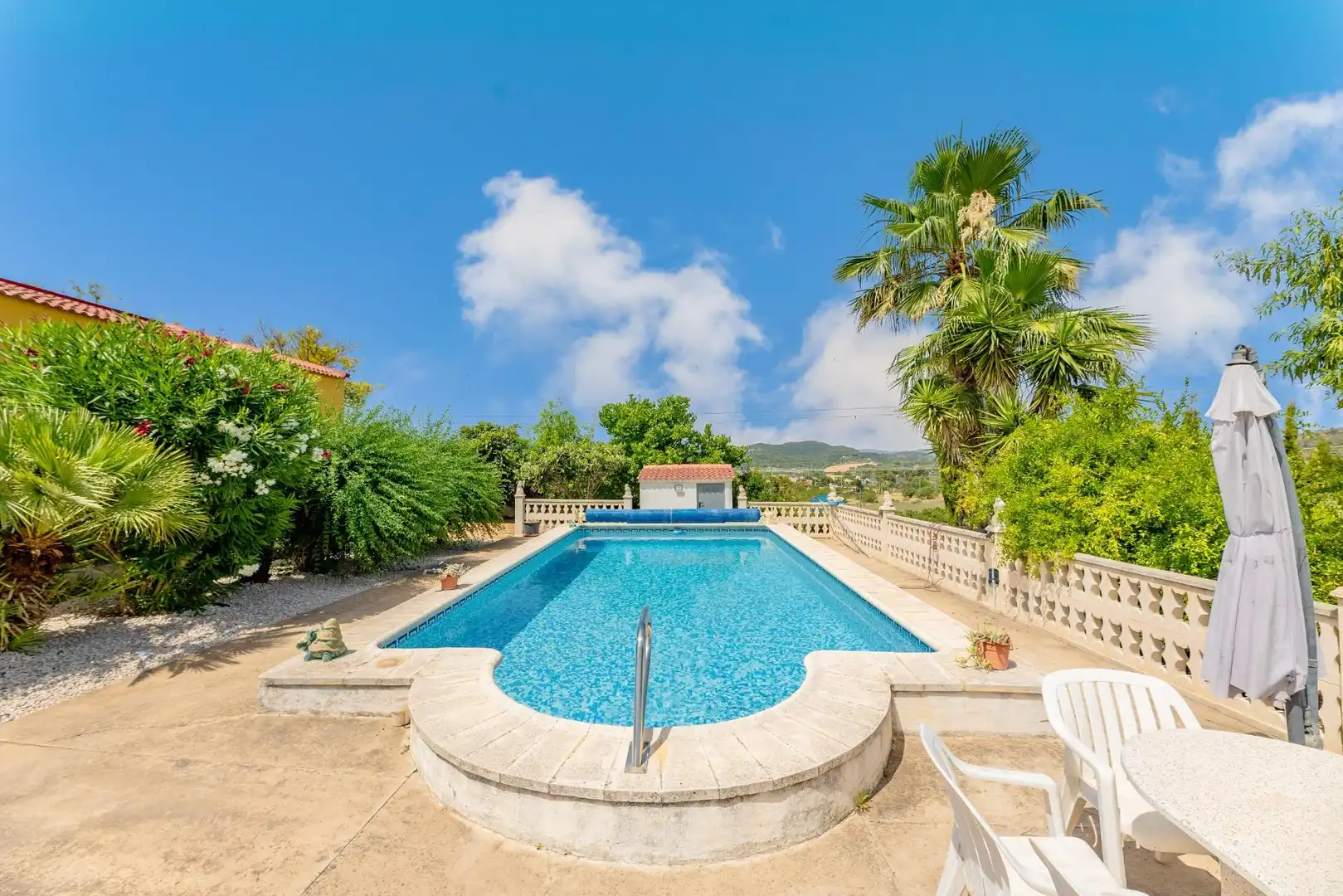Casa amb piscina en venda a POLIGONO 17 206