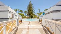Vista exterior de Pis en venda en San Bartolomé de Tirajana amb Terrassa i Piscina