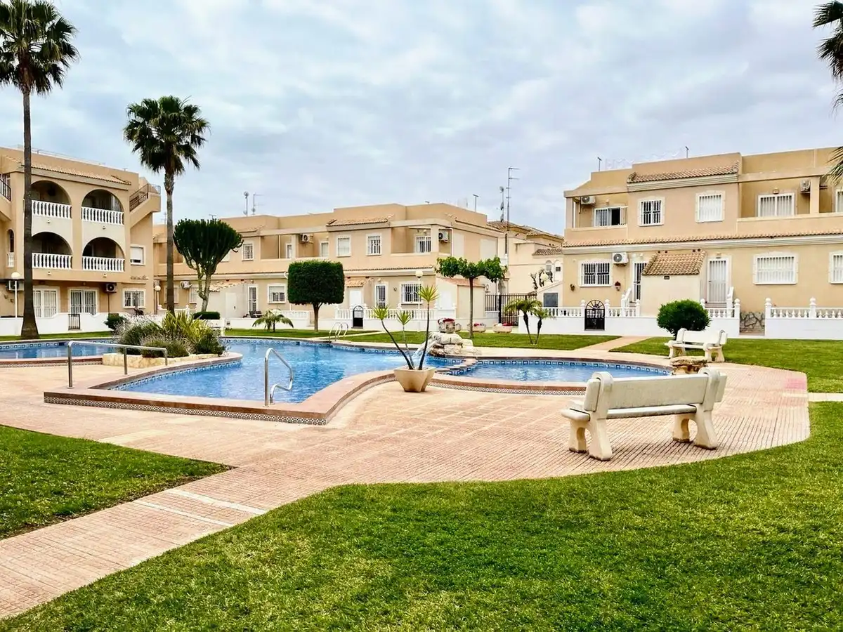 Vista exterior de Apartamento en venta en Los Alcázares con Aire acondicionado, Terraza y Piscina comunitaria