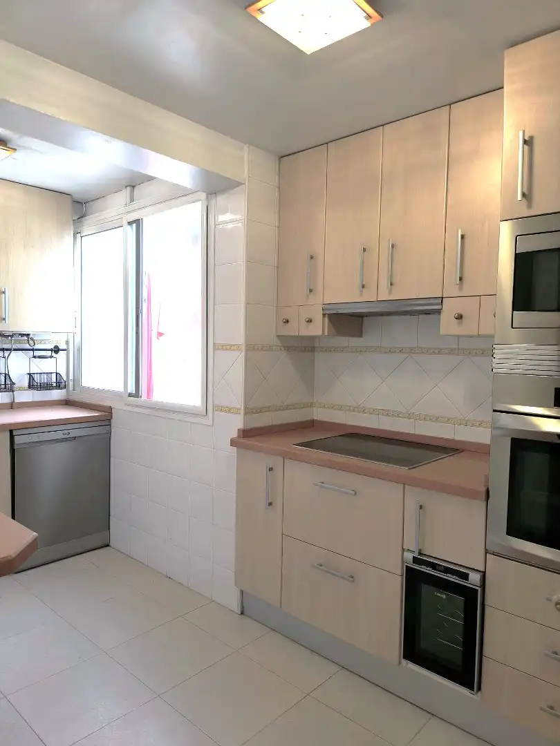 Kitchen of Flat for sale in Sevilla  with Air Conditioner, Heating and Balcony