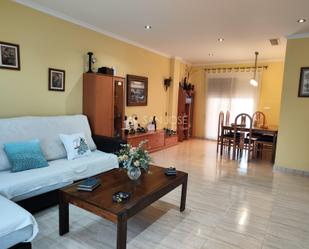 Sala d'estar de Casa adosada en venda en Hondón de los Frailes amb Aire condicionat, Terrassa i Balcó