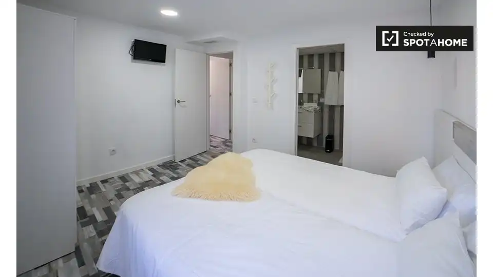 Bedroom of Flat for rent in Valencia  with Air Conditioner, Heating and Furnished